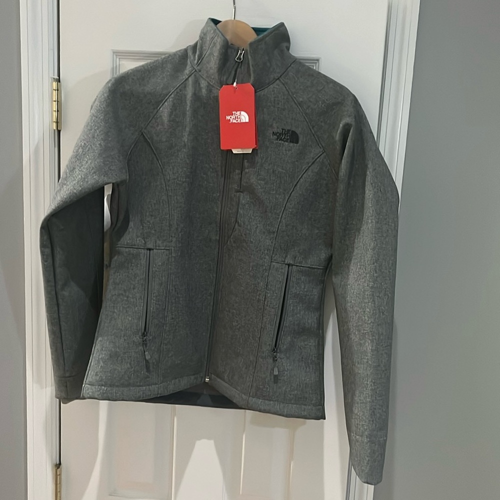 Medium new with tags the North Face Apex Jacket